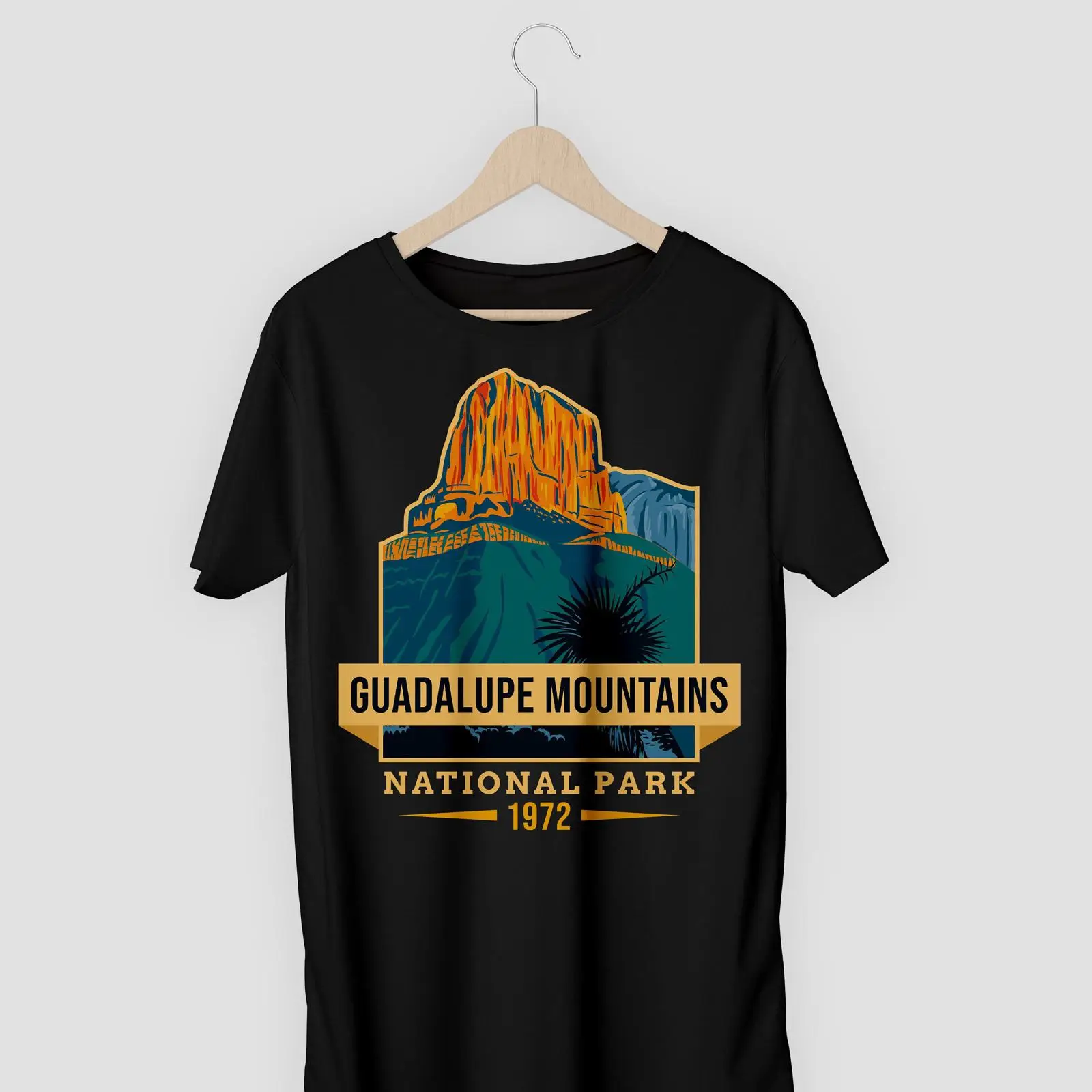 Outdoor Camping In Texas - ヴィンテージ グアダルーペ山脈国立公園 1972 Tシャツ テキサス州 米国